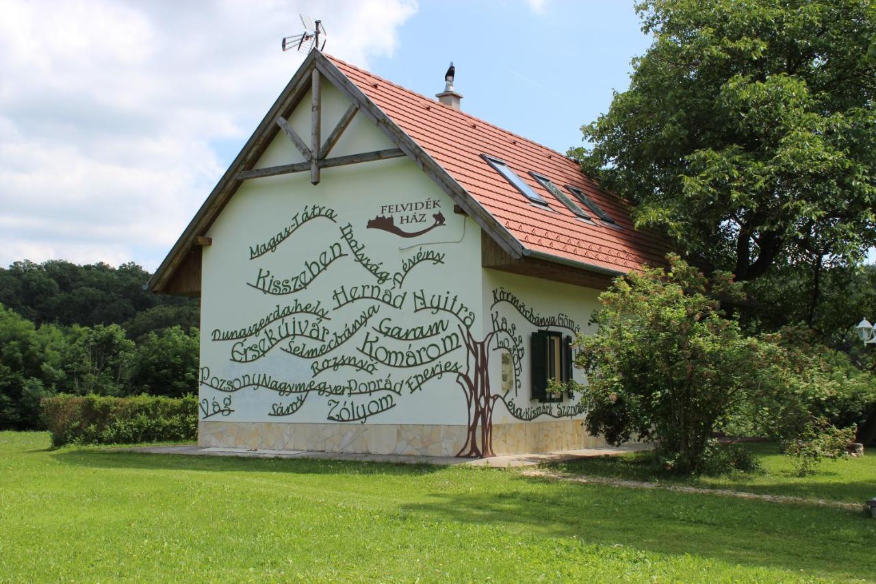 Nagy-Magyarorszag Park Bed & Breakfast Isztimér Exterior photo