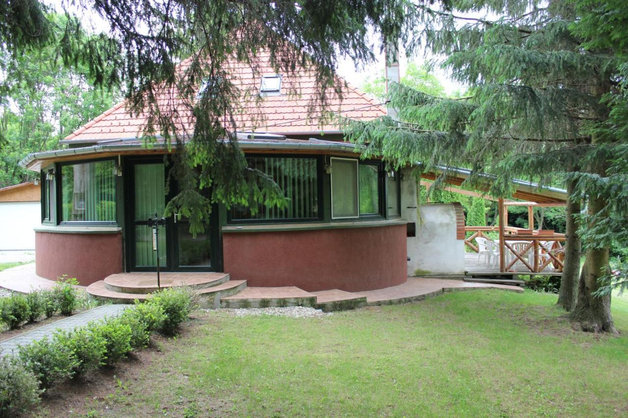 Nagy-Magyarorszag Park Bed & Breakfast Isztimér Exterior photo