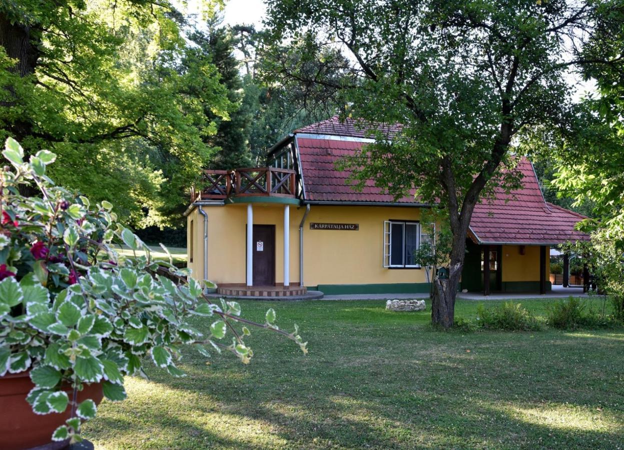 Nagy-Magyarorszag Park Bed & Breakfast Isztimér Exterior photo